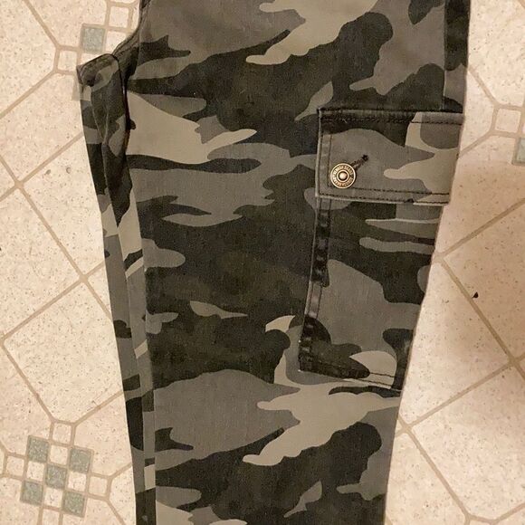 ReWash High Rise Utility Cargo Camouflaged… - Picture 3 of 11